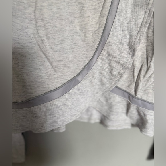 Alo Yoga Sweater - Picture 8 of 8